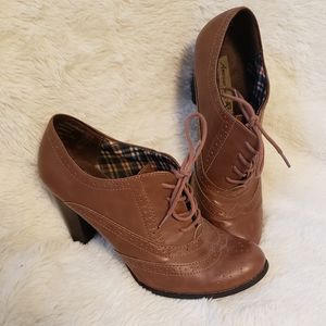 American Eagle Oxford Style Heels